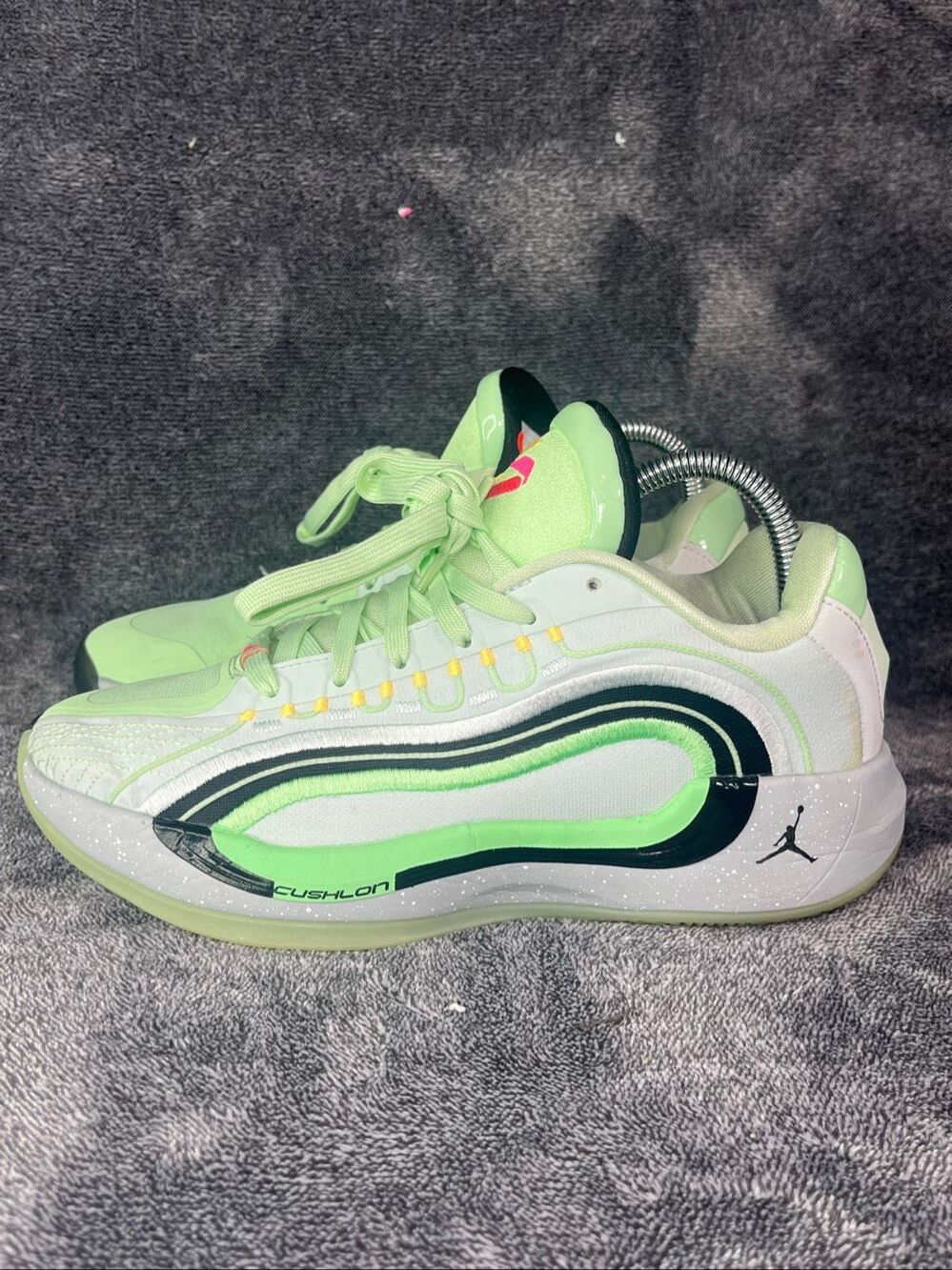 Jordan Luka 3 GS Vapor Green Pink Glow HJ5225-300 Size 6.5Y Women 8 Basketball